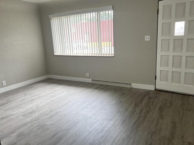 Building Photo - 347 N Washington Ave