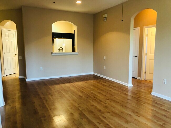 Building Photo - 10550 Baymeadows Rd