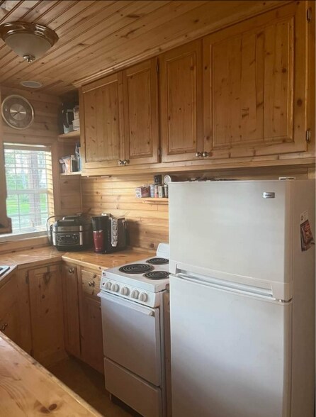 Building Photo - 621 St Luke Church Rd