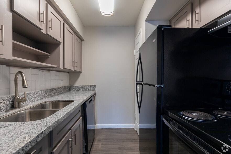 2 BR, 2 BA - Kitchen - Tiffanys at the Galleria