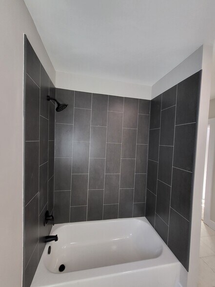 Building Photo - 1551 Alameda Ave