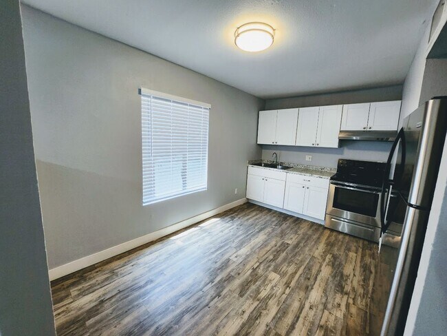 Building Photo - 1309 W Taylor St