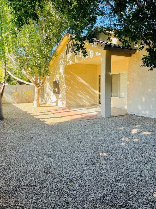 Building Photo - 8201 W Quail Ave