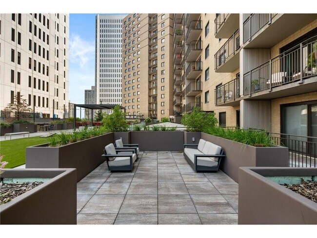 Building Photo - 121 Washington Ave S