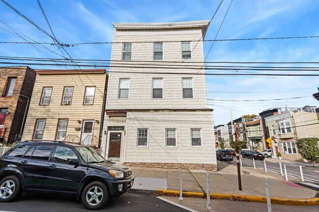 Building Photo - 70 South St