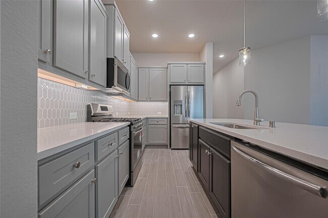 Building Photo - 231 Amaranth Wy