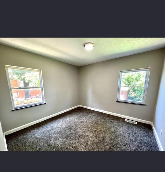 Building Photo - 5323 Laconia Ave