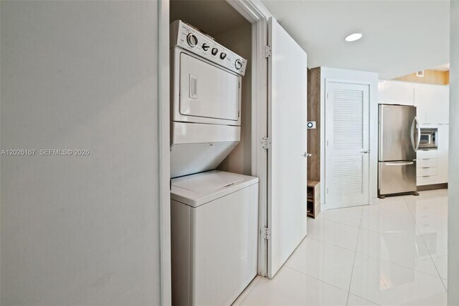 Building Photo - 150 Sunny Isles Blvd