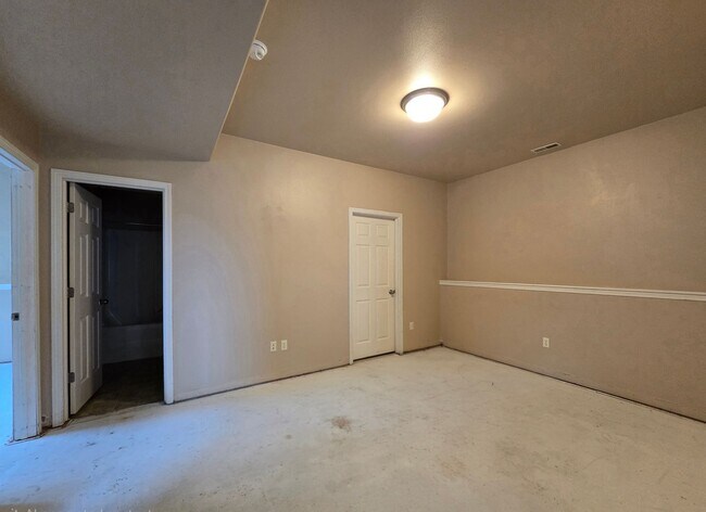Building Photo - 1317 Mirror Lake Ln