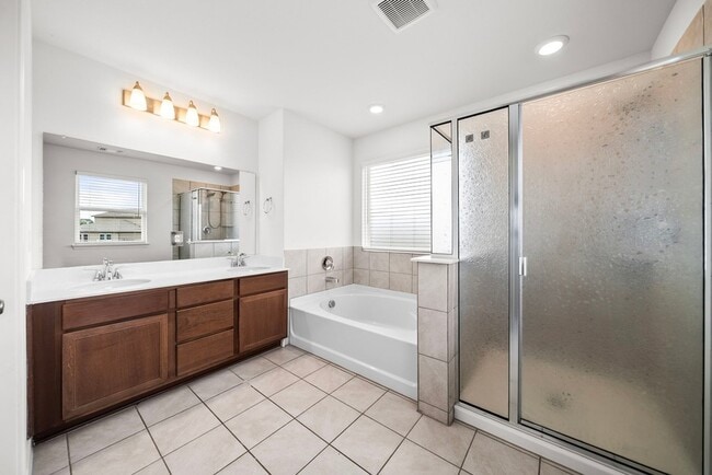 Building Photo - 424 Princewood Dr