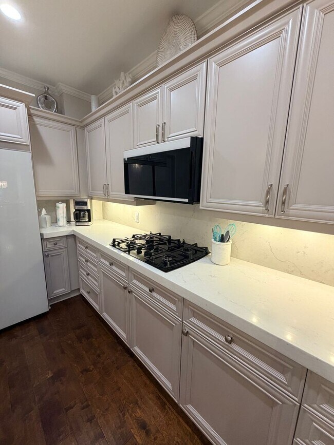 Building Photo - Stunning Luxury, Two Bedroom Creek Front Condo in Hilton Head Plantation