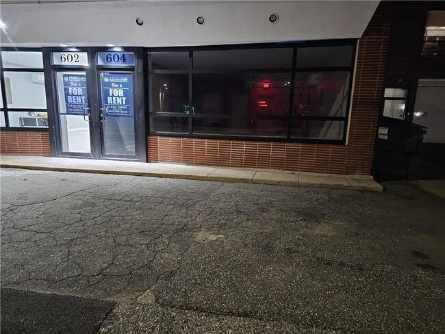 Building Photo - 602 Warwick Ave