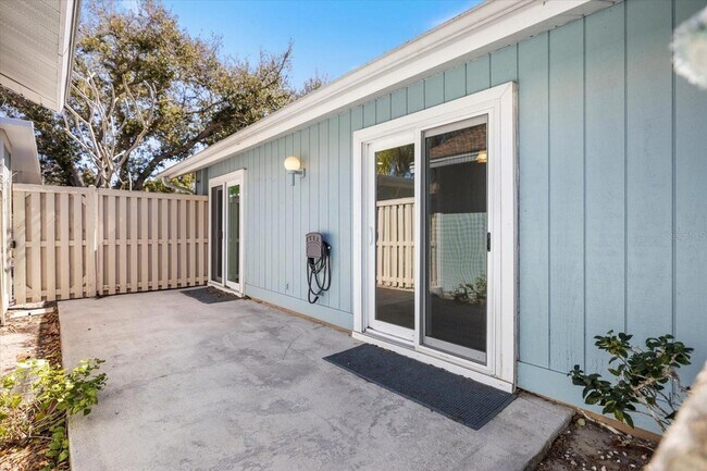 Building Photo - 856 Chatham Dr