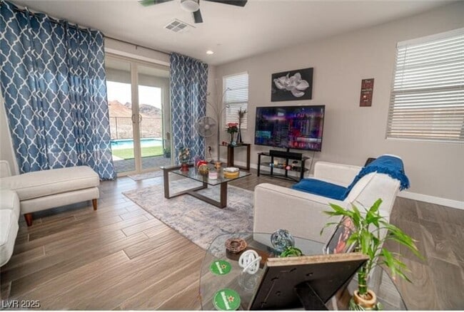 Building Photo - 111 Verde Rosa Dr