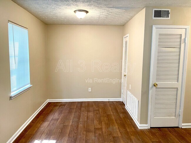 Building Photo - 145 Meadowbrook Ct