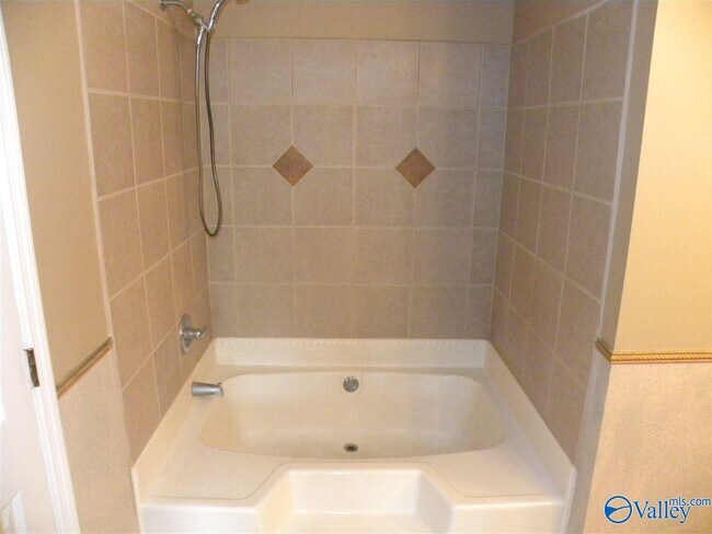 Building Photo - 102 Pam Cir