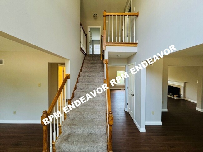 Building Photo - Spacious 4 bedroom, 2.5 bath home availabl...