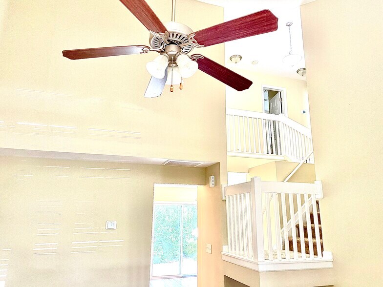 Building Photo - 636 Grasswren Way