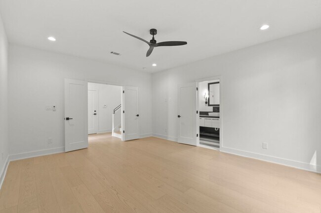 Building Photo - Exclusive Montrose Residence W/ High-End D...