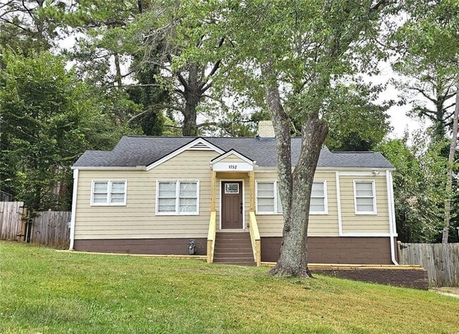 Primary Photo - 1752 Parkhill Dr