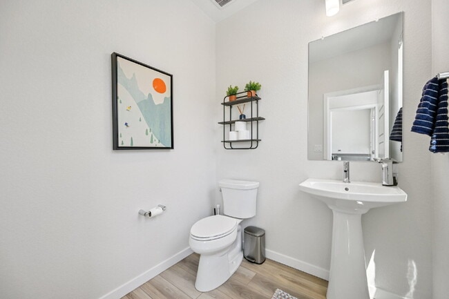 Building Photo - "Experience Spacious Comfort: 4-Bed, 3.5-Bath Retreat on Gladshine Drive!"