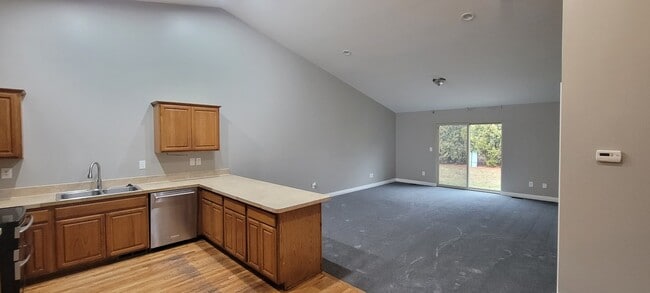 Building Photo - 3167 E 11 Mile Rd