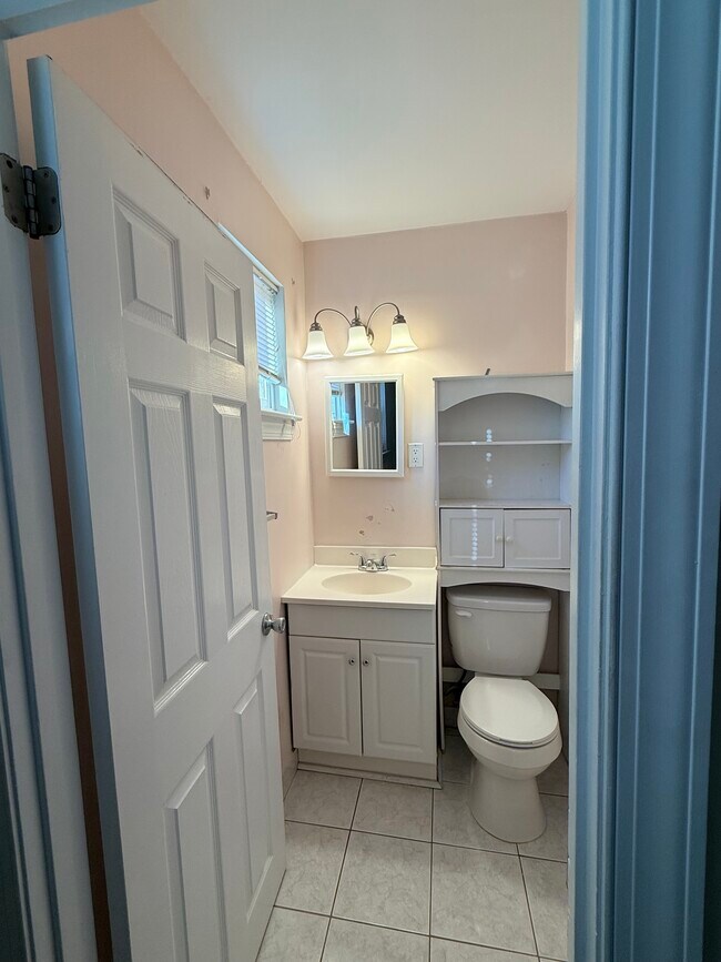 Building Photo - 3808 Ronnald Dr