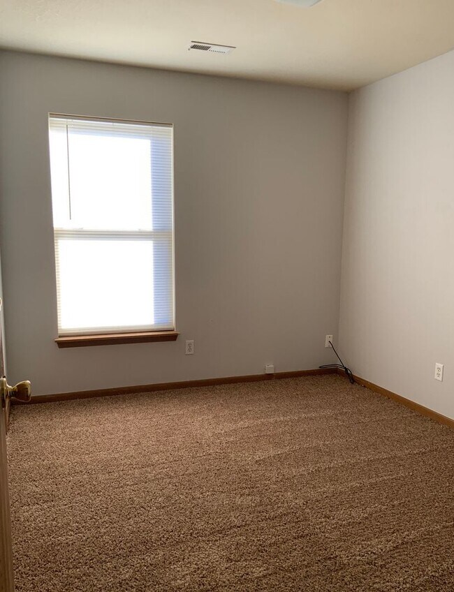 Building Photo - 835-835 Northstar Ct