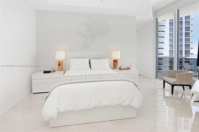 Building Photo - 15901 Collins Ave