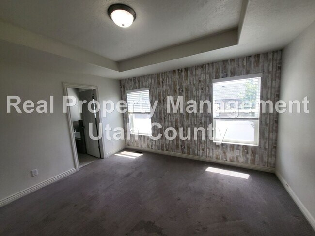 Building Photo - 998 S 960 E