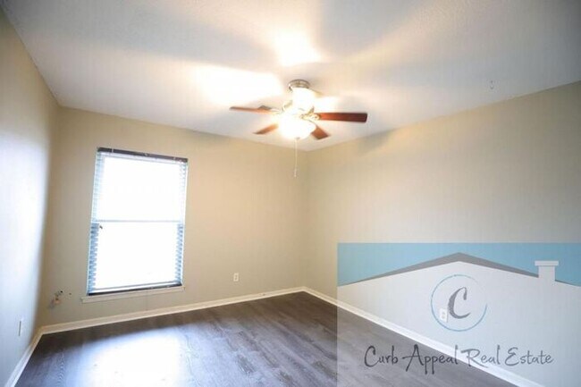 Building Photo - 3 Bedroom 2 Bath Home in Beautiful Neighborhood! A must see!!