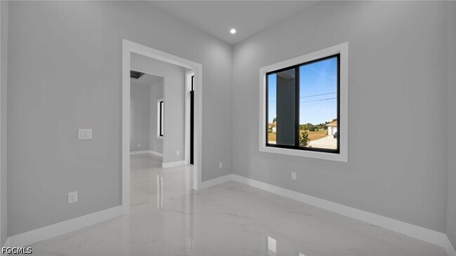 Building Photo - 1521 NW 37th Ave
