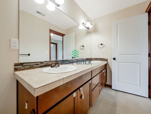 Building Photo - 4 Bed and 3 Bath Lake View Single-family Home is Available for Rent!