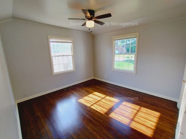 Building Photo - FOR LEASE | Tulsa | $1000 Rent | 2 Bed, 1 ...