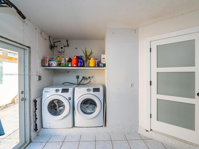 Building Photo - 16332 SW 83rd Ln