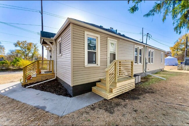Building Photo - 383 N Dewey St