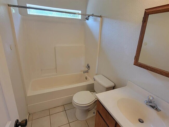 Building Photo - 812 Sagewood Trail