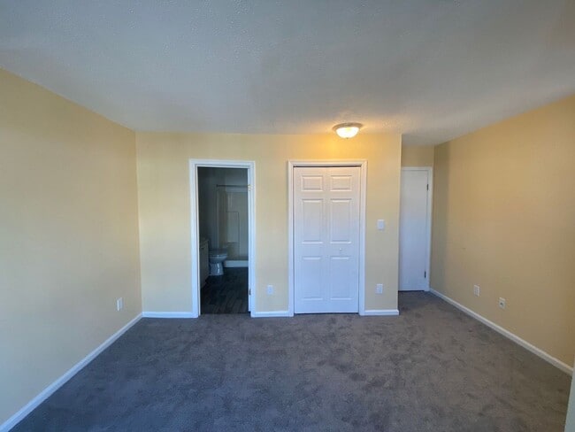 Building Photo - Enjoy coastal living at its finest!  "ASK ...