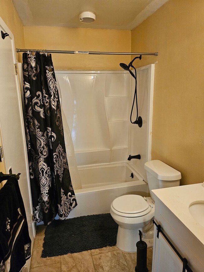 Building Photo - 427 Sheoah Blvd