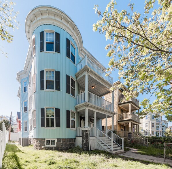 Building Photo - 31 Pleasant St