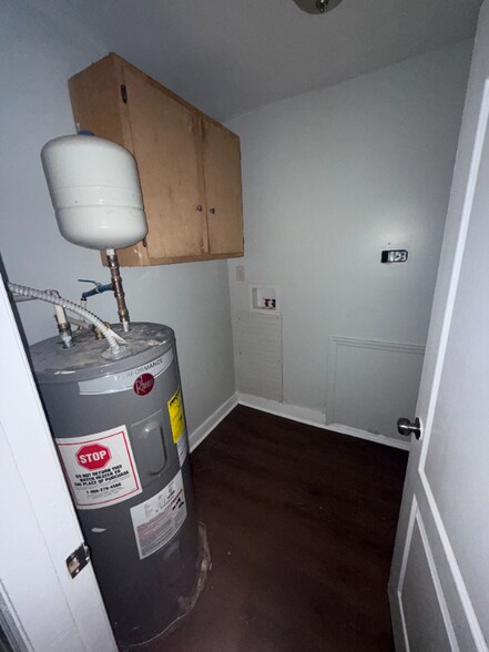 Building Photo - 2200 Fulton Ave SW