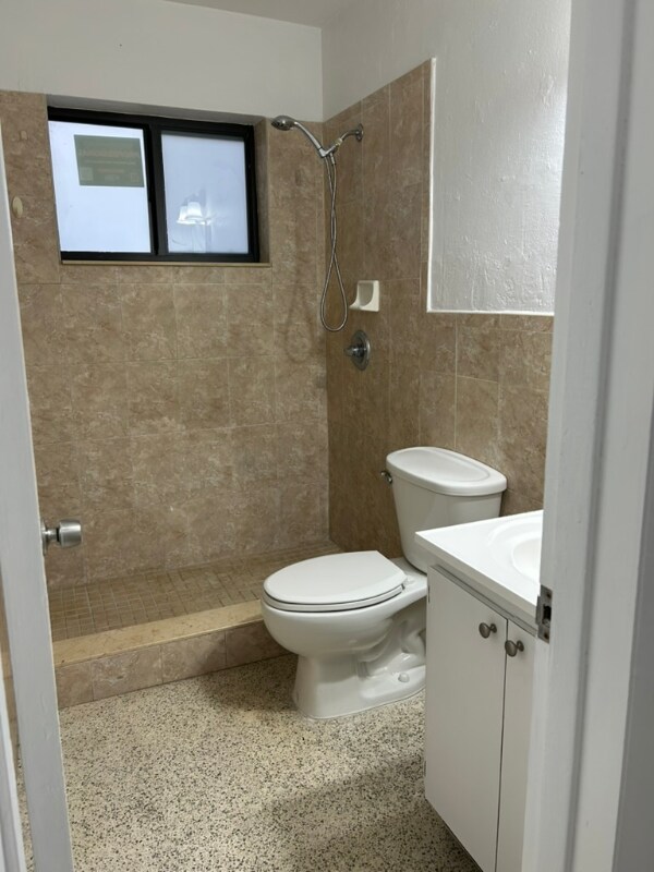 Building Photo - 955 SW 71st Ave