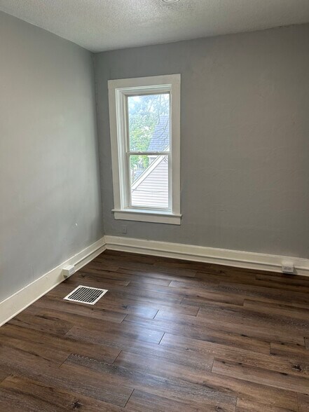 Building Photo - 769 Plum St