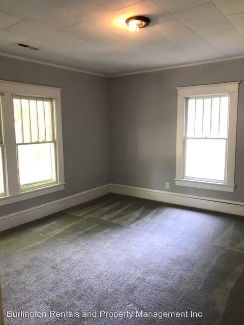 Building Photo - 515 E Davis St