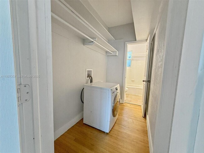 Building Photo - 315 W 28th St