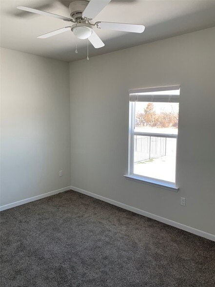 Building Photo - 2409 N Hickory St