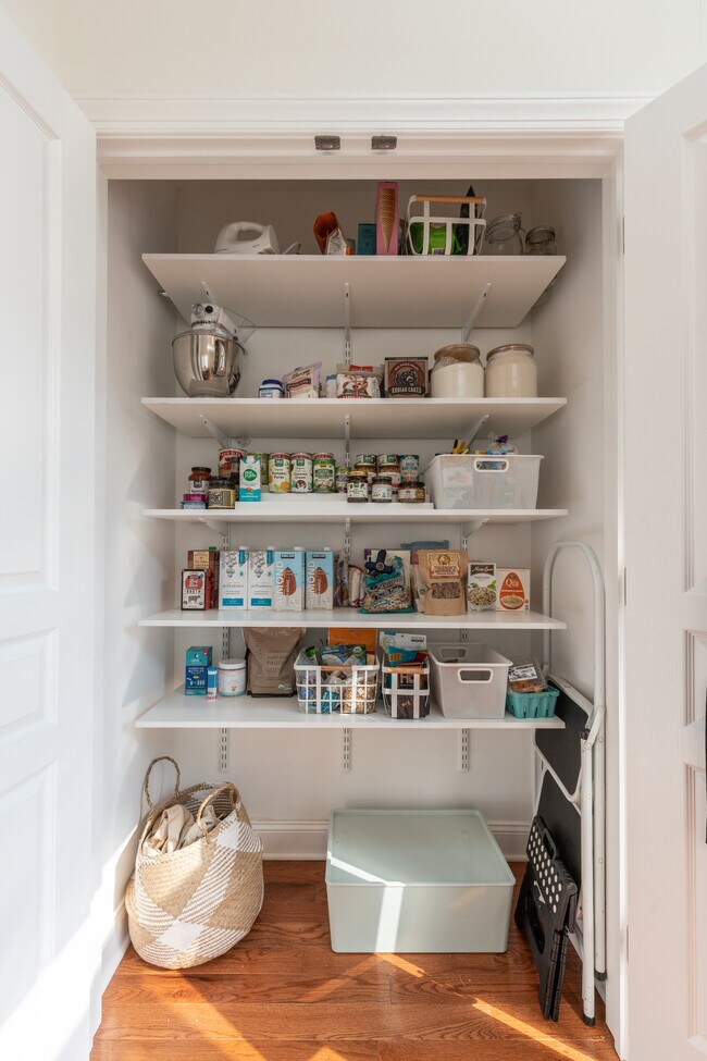 Building Photo - 1900 E Cumberland St