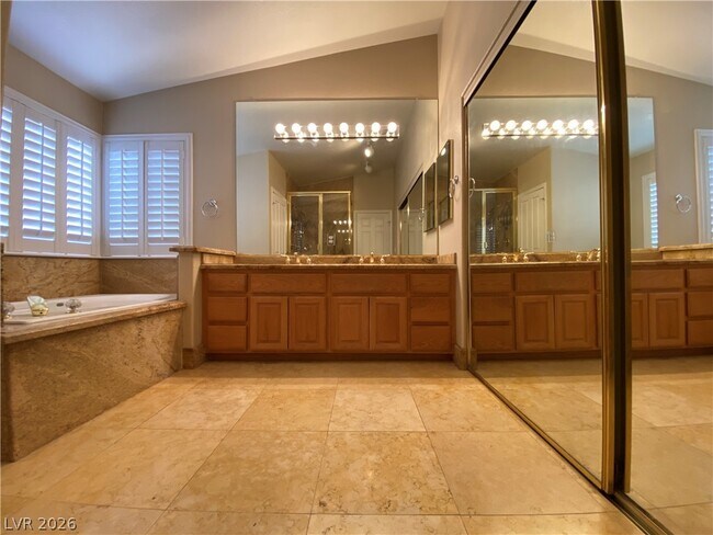 Building Photo - 7816 Waterfalls Ave