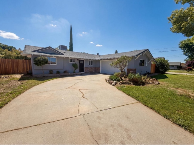 Building Photo - 1128 Hobart Dr