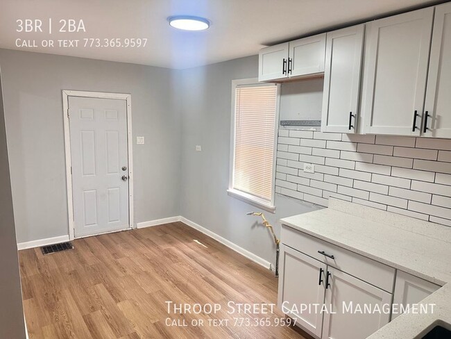 Building Photo - 9149 S Harper-